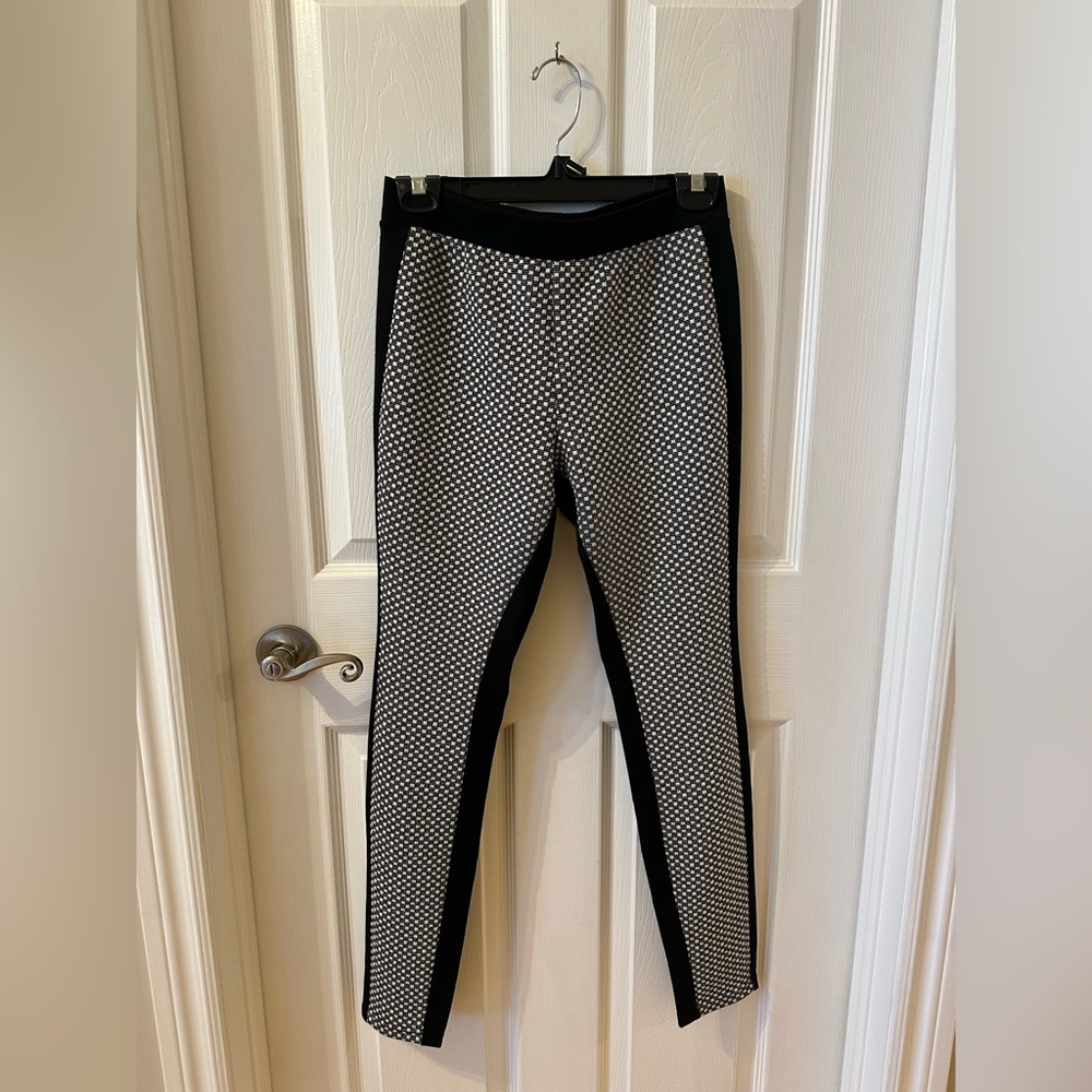 HUE Black and White Textured Ponte Leggings